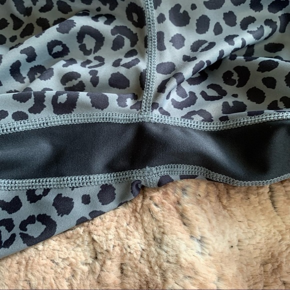 All Fenix Charcoal Jagger Leopard 7/8 Legging Grey Black - Picture 4 of 7